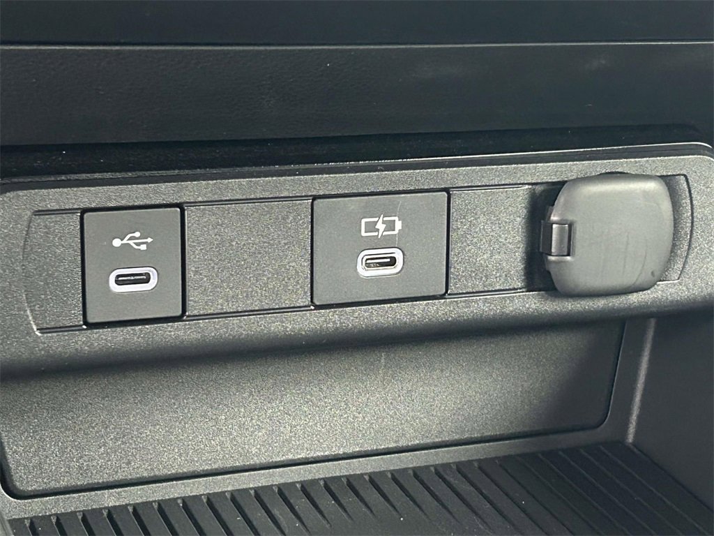 Used 2025 Toyota Prius XLE image 25