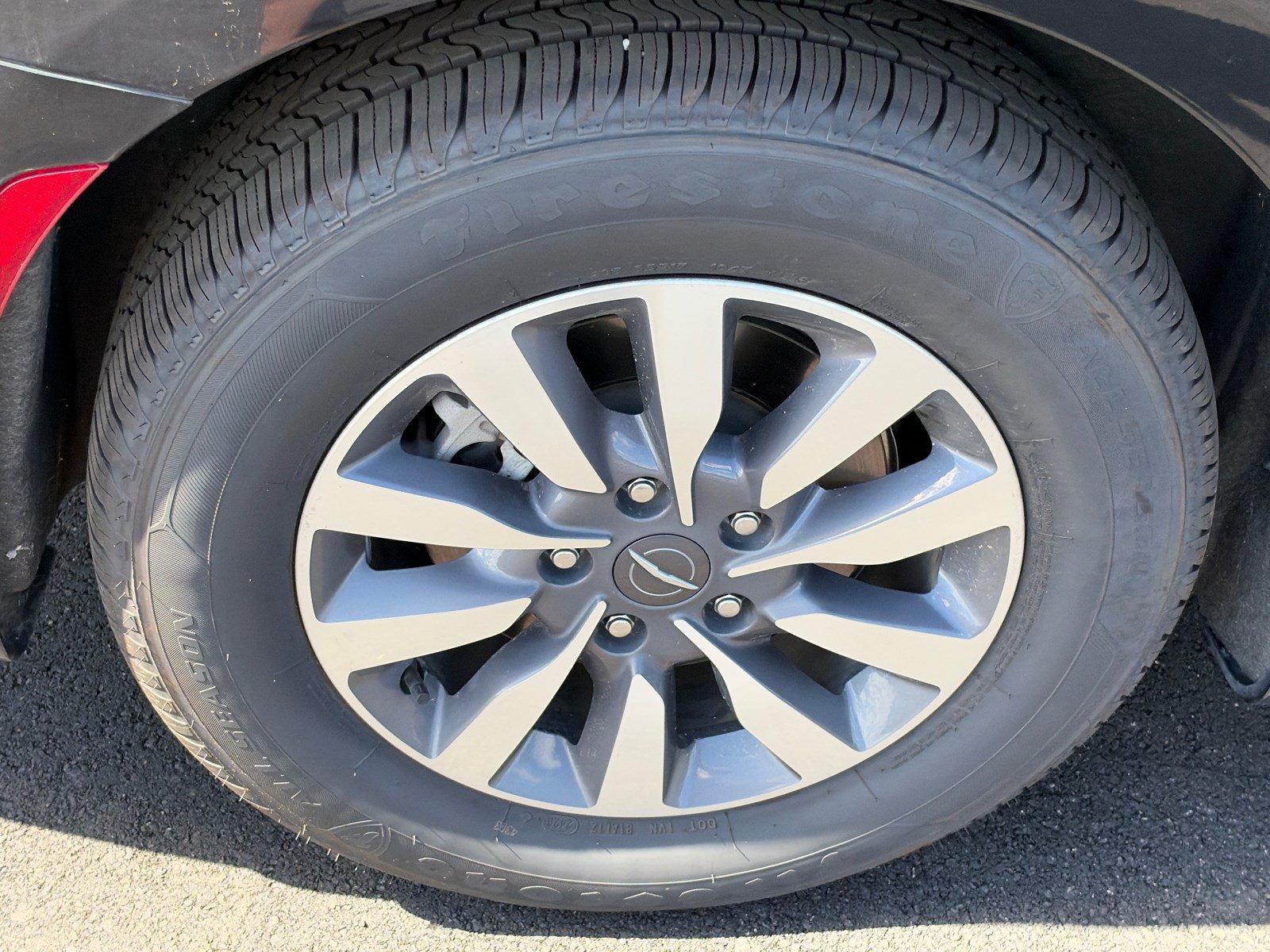 Used 2023 Chrysler Pacifica Limited FWD image 16