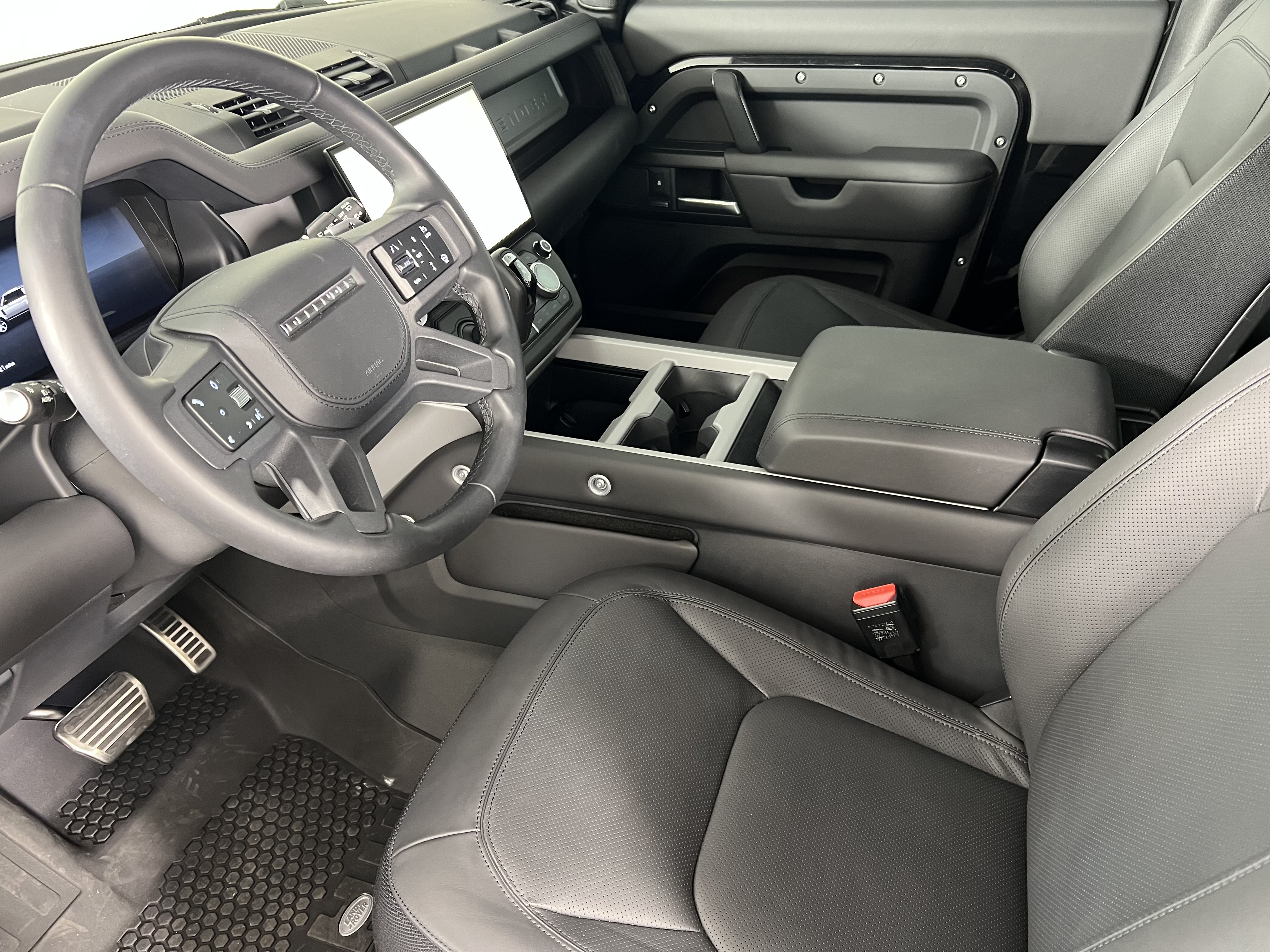 Used 2026 Land Rover Defender 90 V8 AWD/4WD image 4