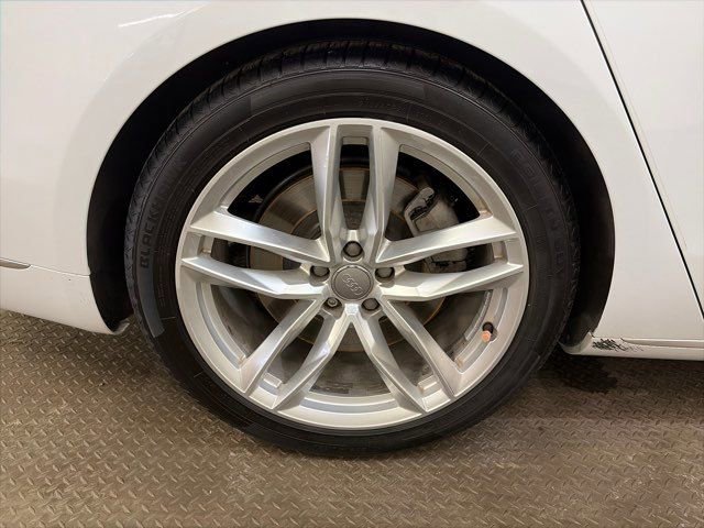 Used 2015 Audi A8 4.0T w/ Luxury Package image 38