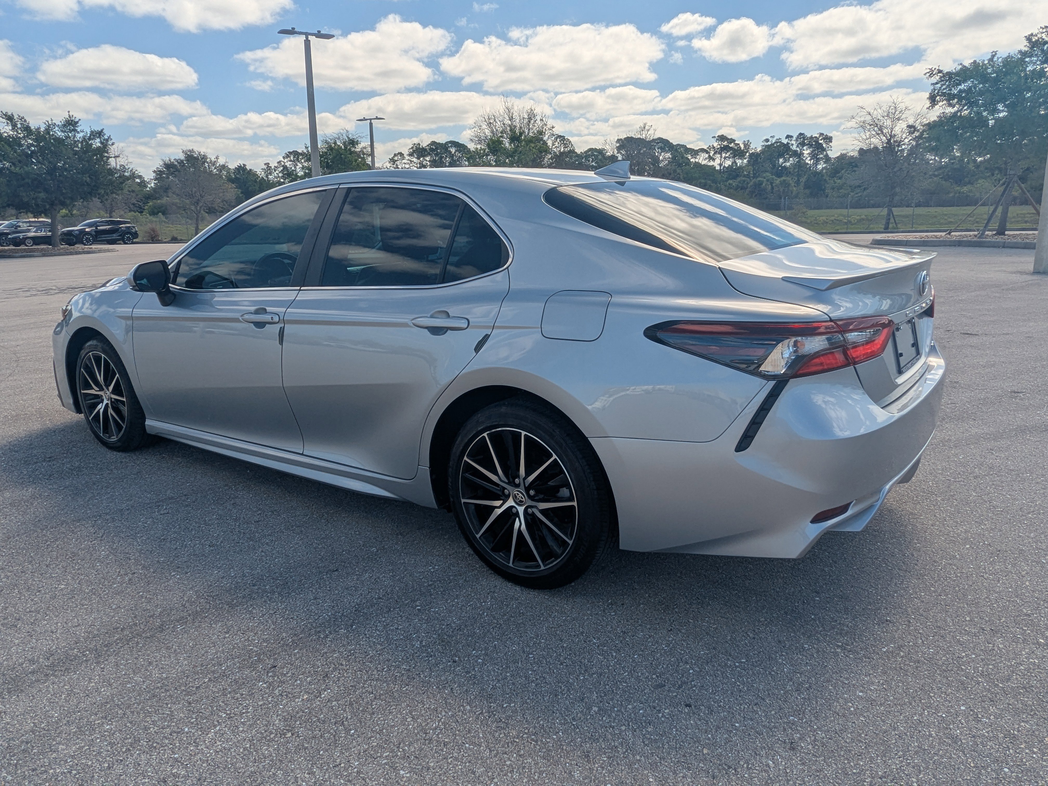 Used 2024 Toyota Camry SE FWD image 7