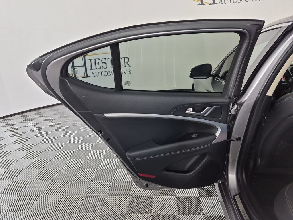 Used 2023 Genesis G70 2.0T RWD image 30