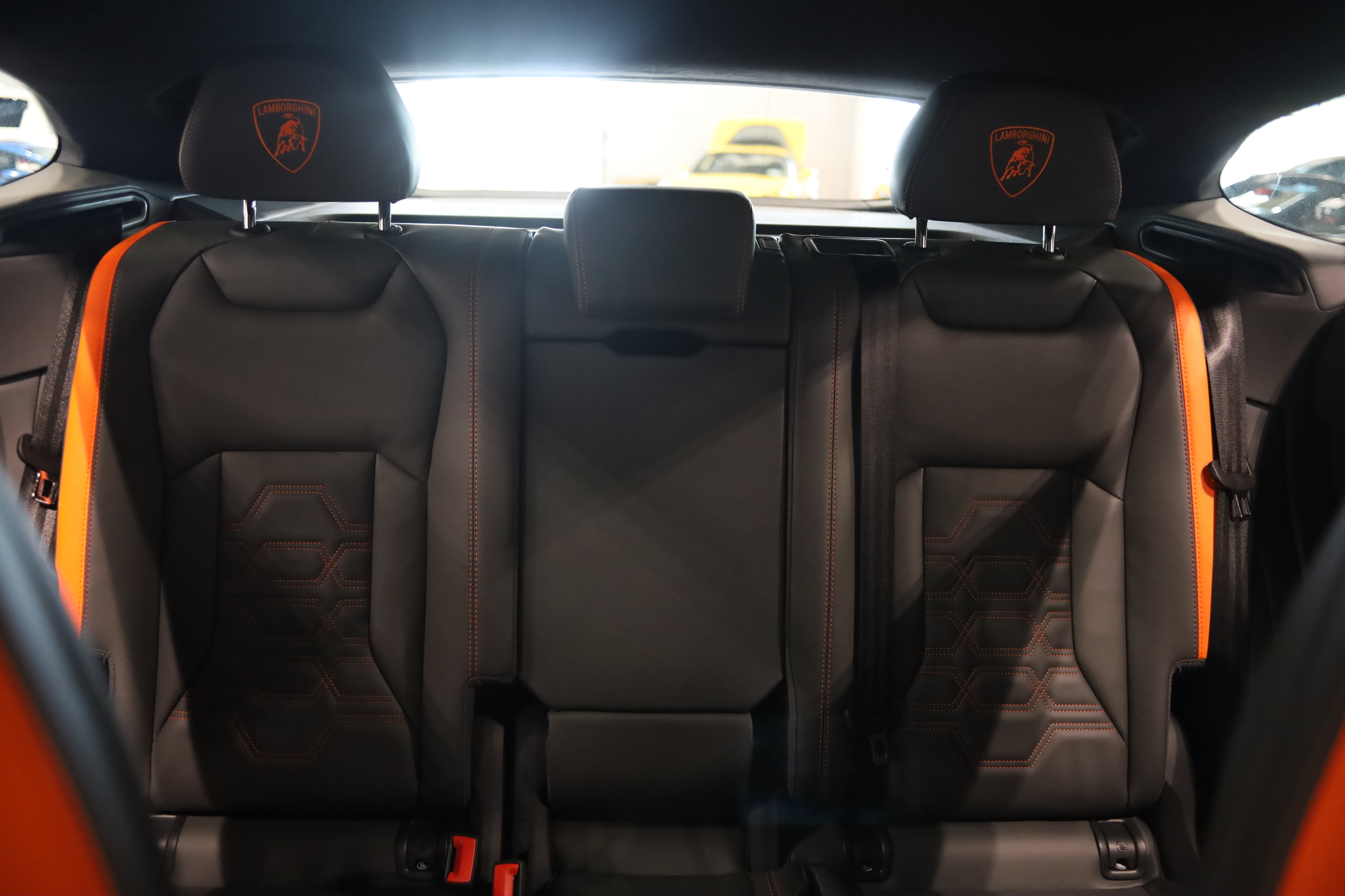 Used 2025 Lamborghini Urus SE AWD/4WD image 32
