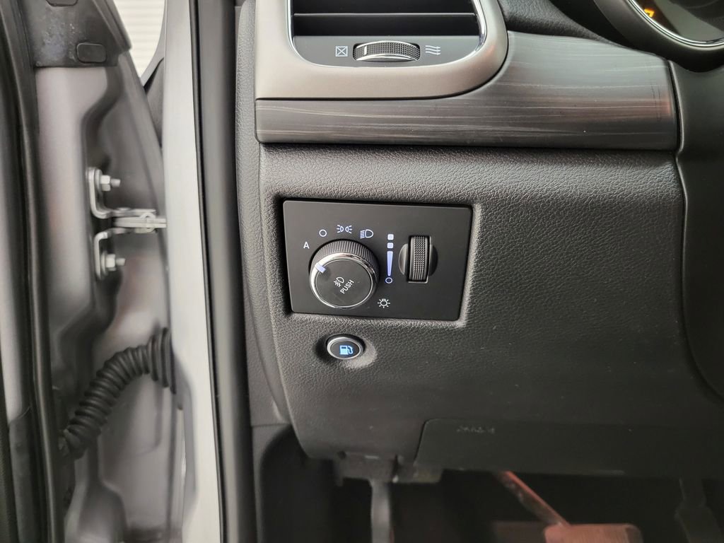 Used 2020 Jeep Grand Cherokee Laredo w/ Quick Order Package 2BN North image 28