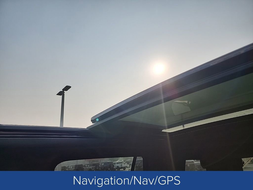 Used 2022 Chevrolet Tahoe Z71 w/ Luxury Package AWD/4WD image 4