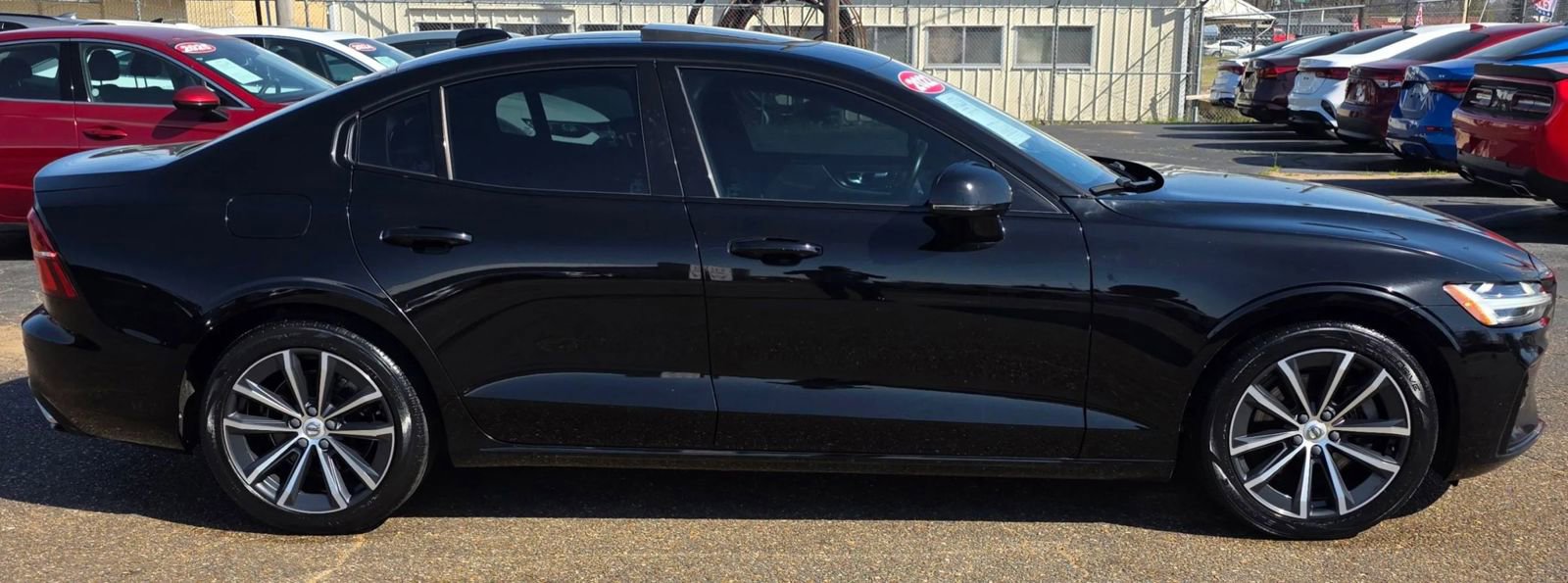 Used 2022 Volvo S60 B5 Inscription image 2