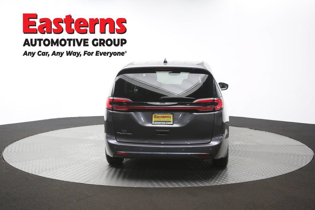 Used 2023 Chrysler Pacifica Touring-L FWD image 39