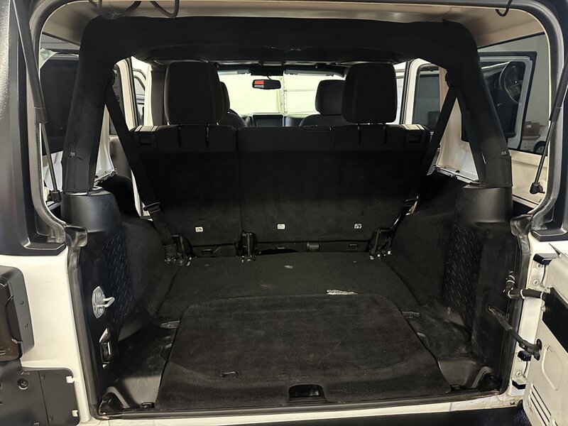 Used 2015 Jeep Wrangler Unlimited Rubicon w/ Connectivity Group image 20