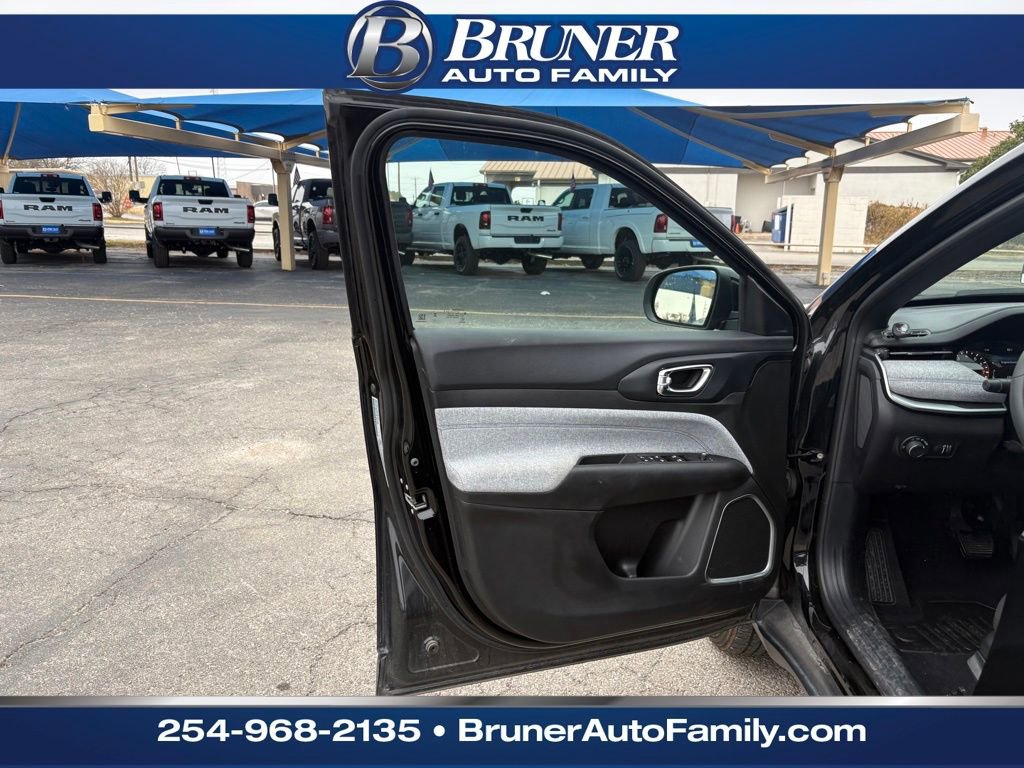 Used 2024 Jeep Compass Sport image 10
