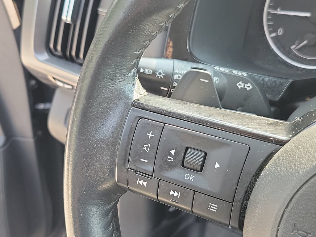 Used 2022 Nissan Pathfinder SL AWD/4WD image 21
