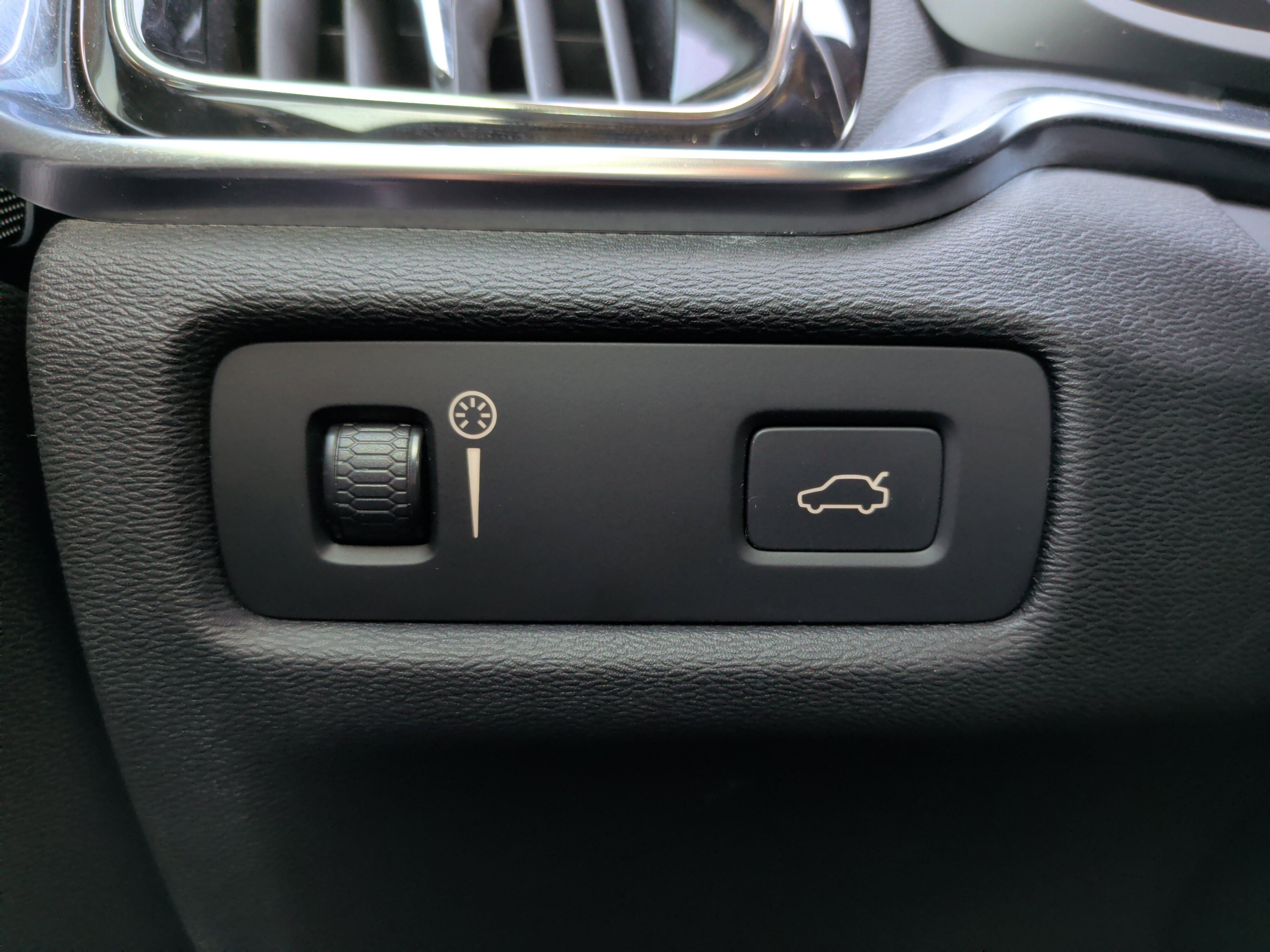 Used 2019 Volvo S60 T5 Momentum image 21