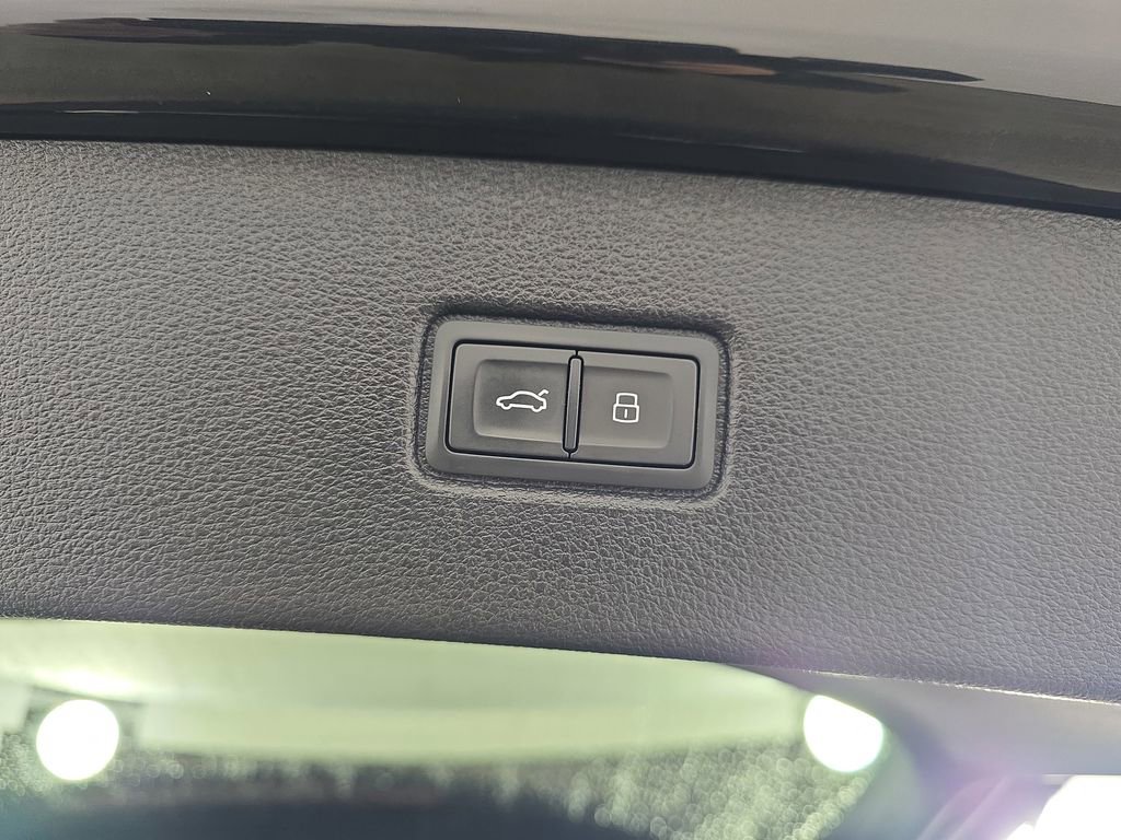 Used 2021 Audi Q7 3.0T Premium w/ Convenience Package image 16