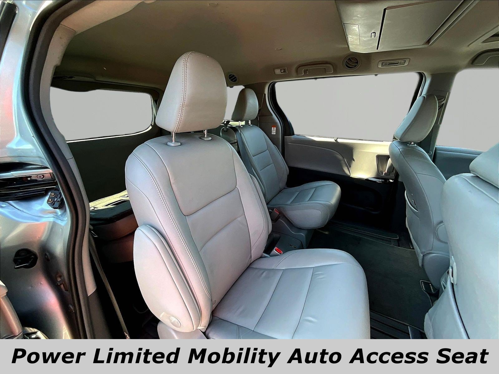 Used 2018 Toyota Sienna XLE Premium FWD image 25