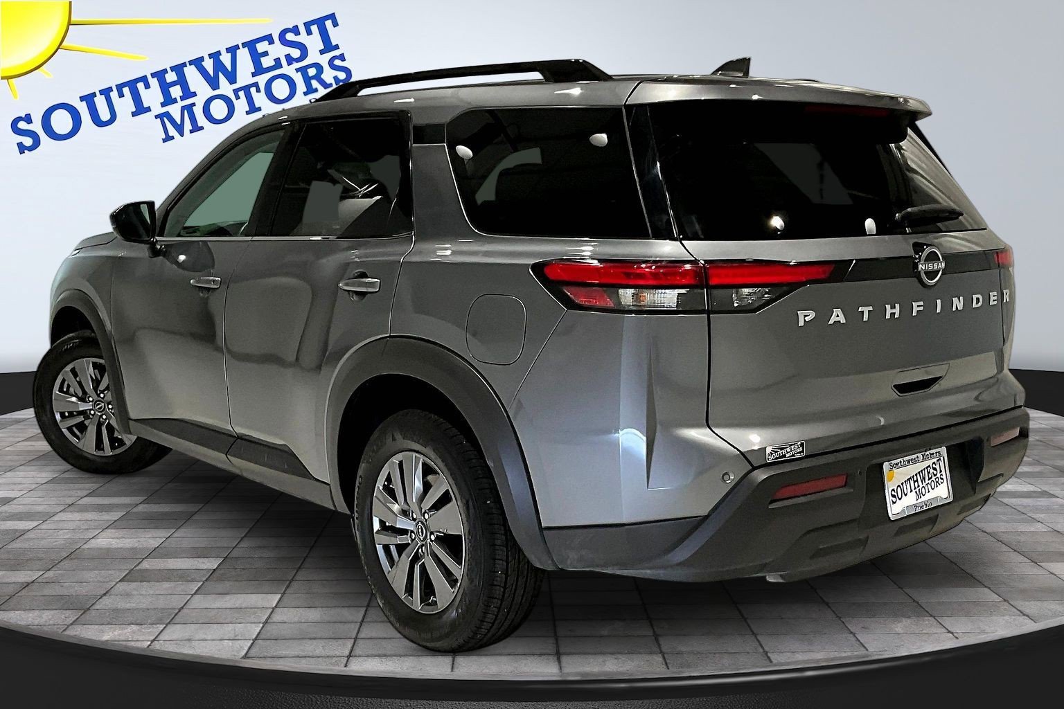 Used 2025 Nissan Pathfinder SV FWD image 5