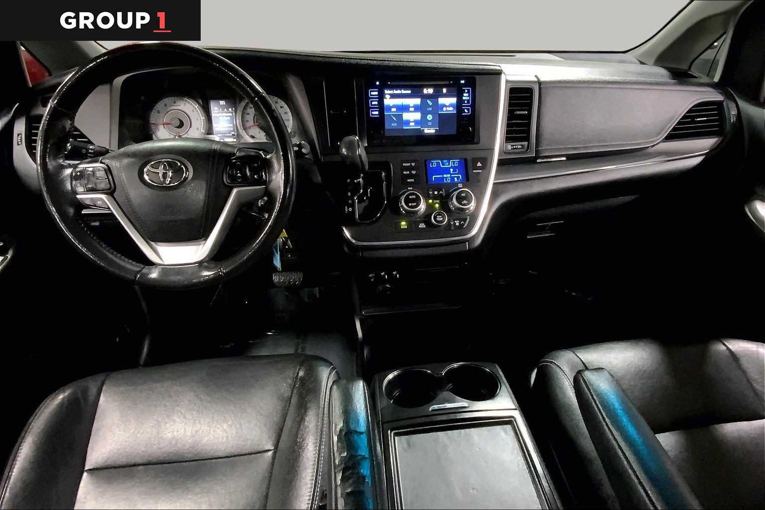 Used 2017 Toyota Sienna SE FWD image 16