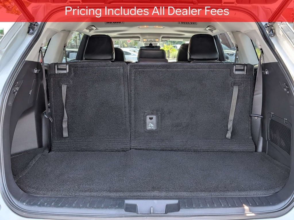 Used 2023 Toyota Highlander XLE AWD/4WD image 14