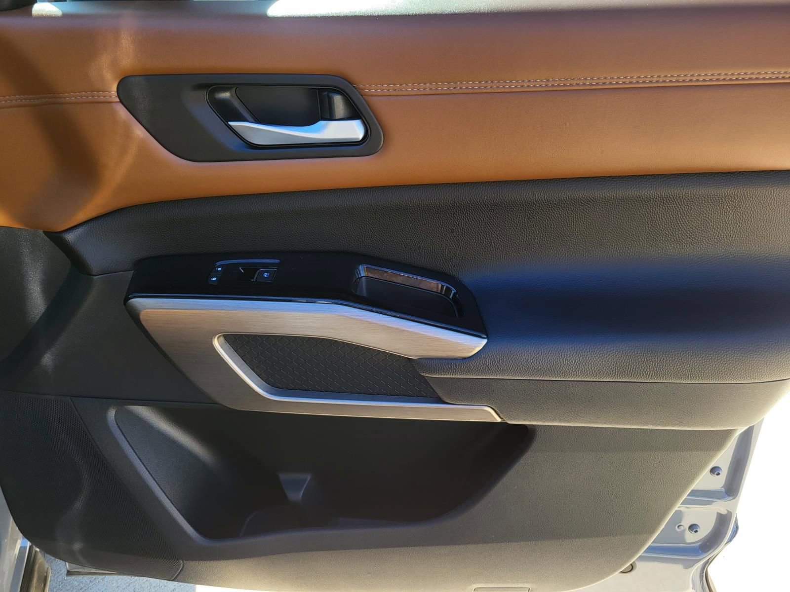 Used 2024 Nissan Pathfinder Platinum w/ Cargo Package image 13