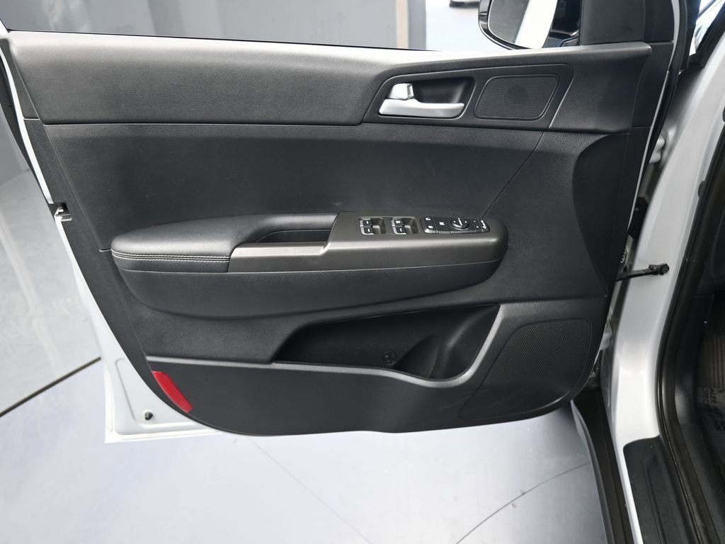 Used 2020 Kia Sportage LX w/ LX Popular Package image 12