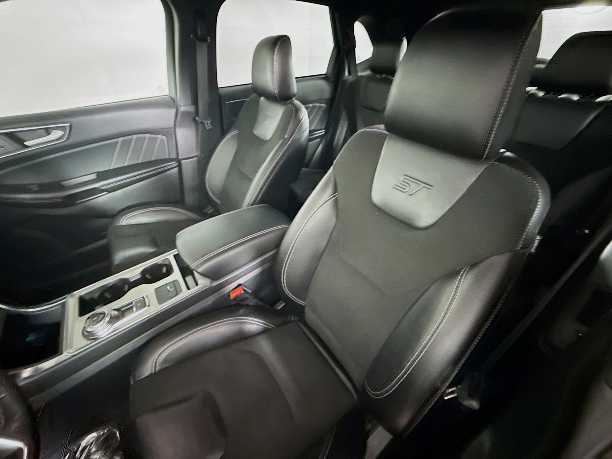 Used 2023 Ford Edge ST image 25