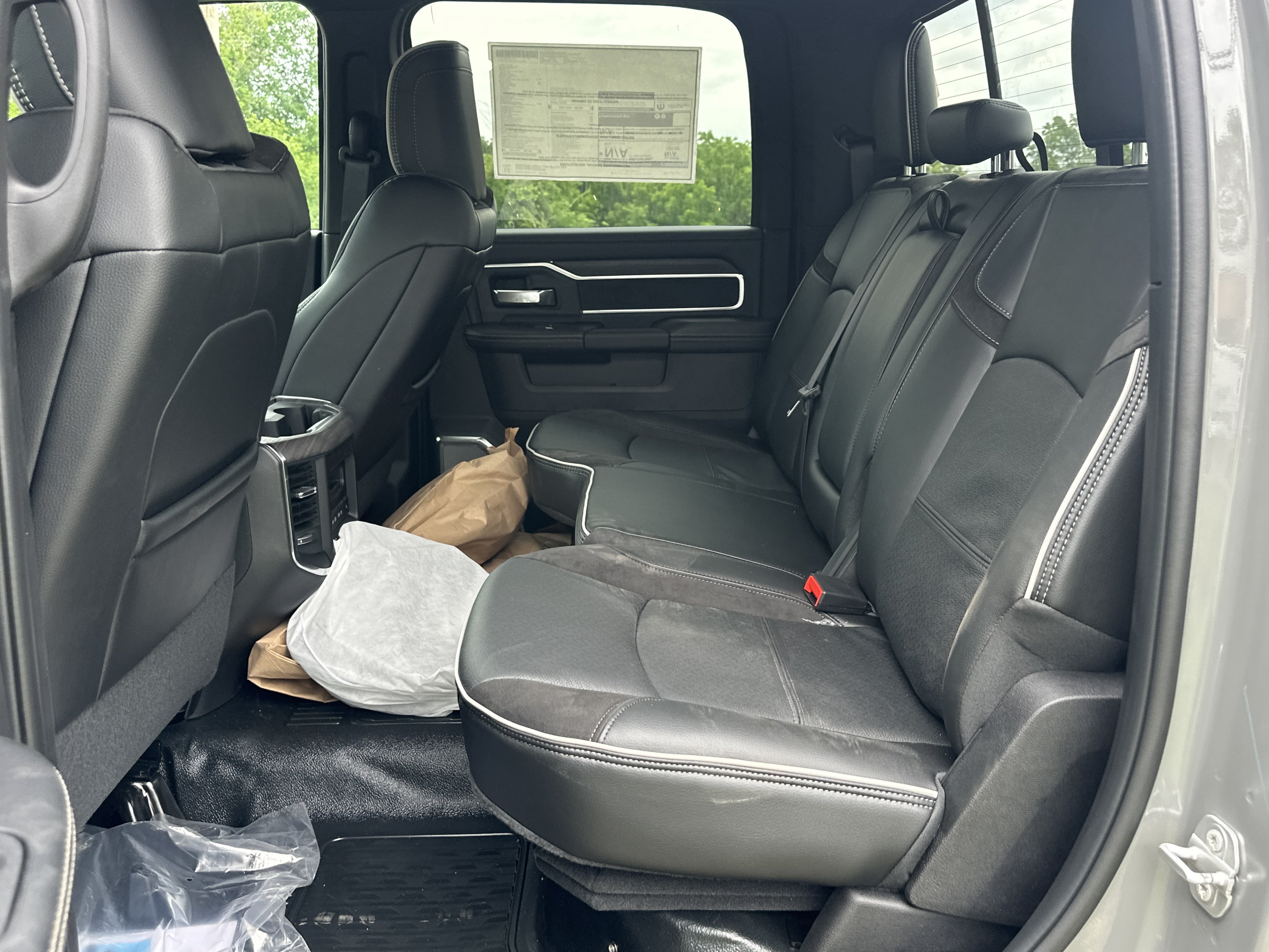 New 2026 RAM 5500 4x4 Crew Cab w/ Laramie Trim Package image 31