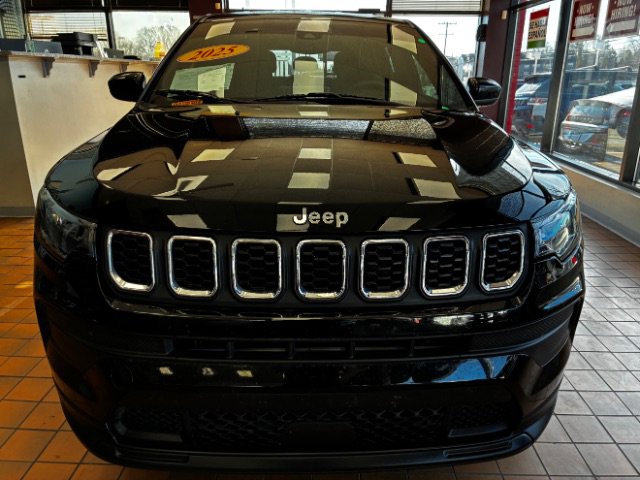 Used 2025 Jeep Compass Sport image 5