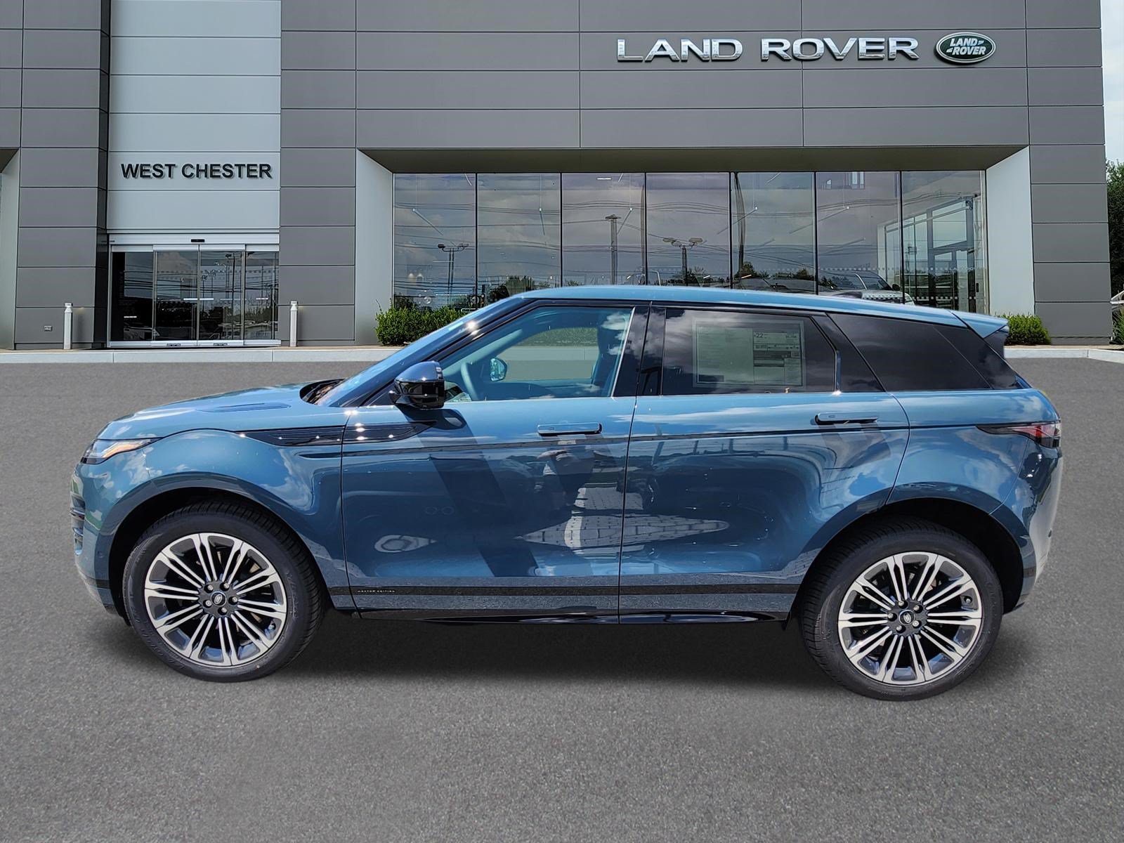 New 2026 Land Rover Range Rover Evoque Hoxton AWD/4WD image 5