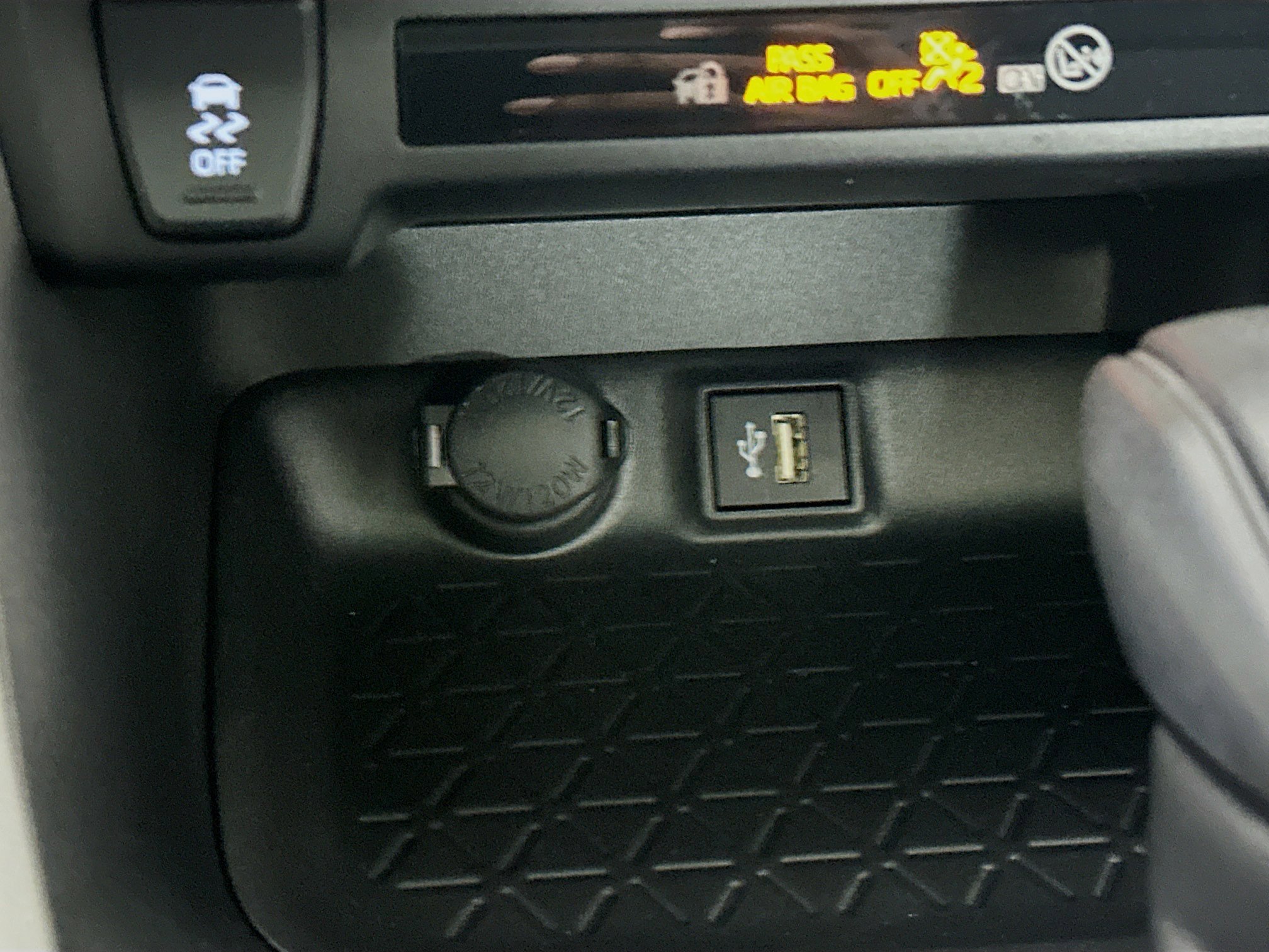 Used 2025 Toyota RAV4 XLE image 26