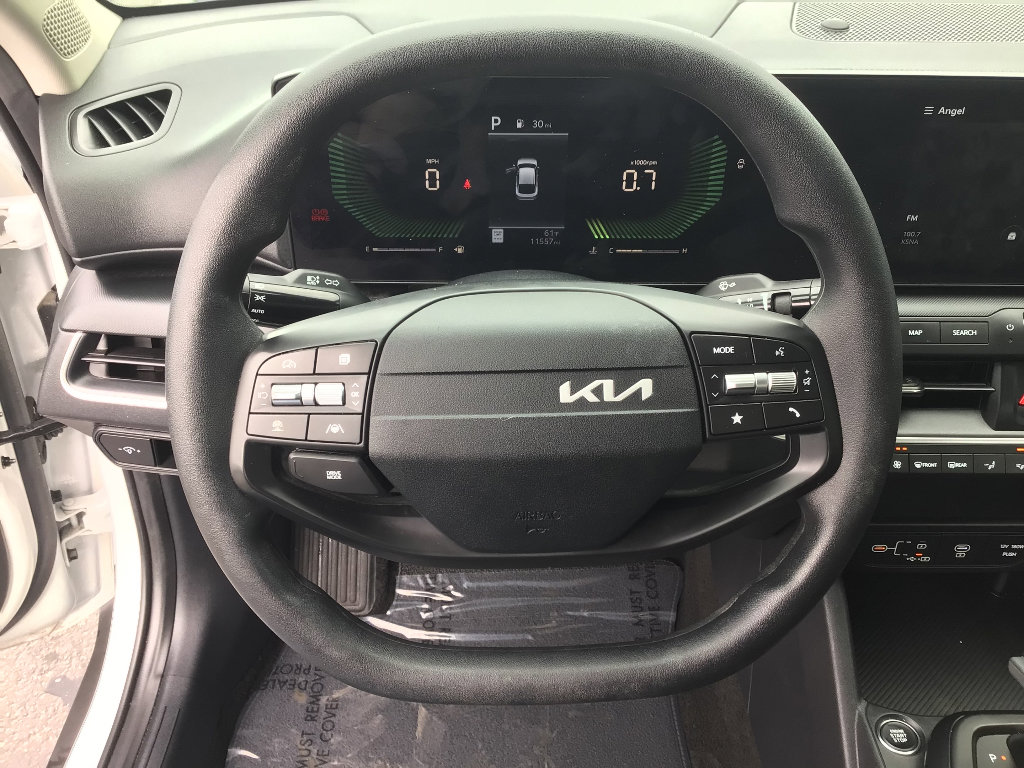 Used 2025 Kia K4 LXS image 11
