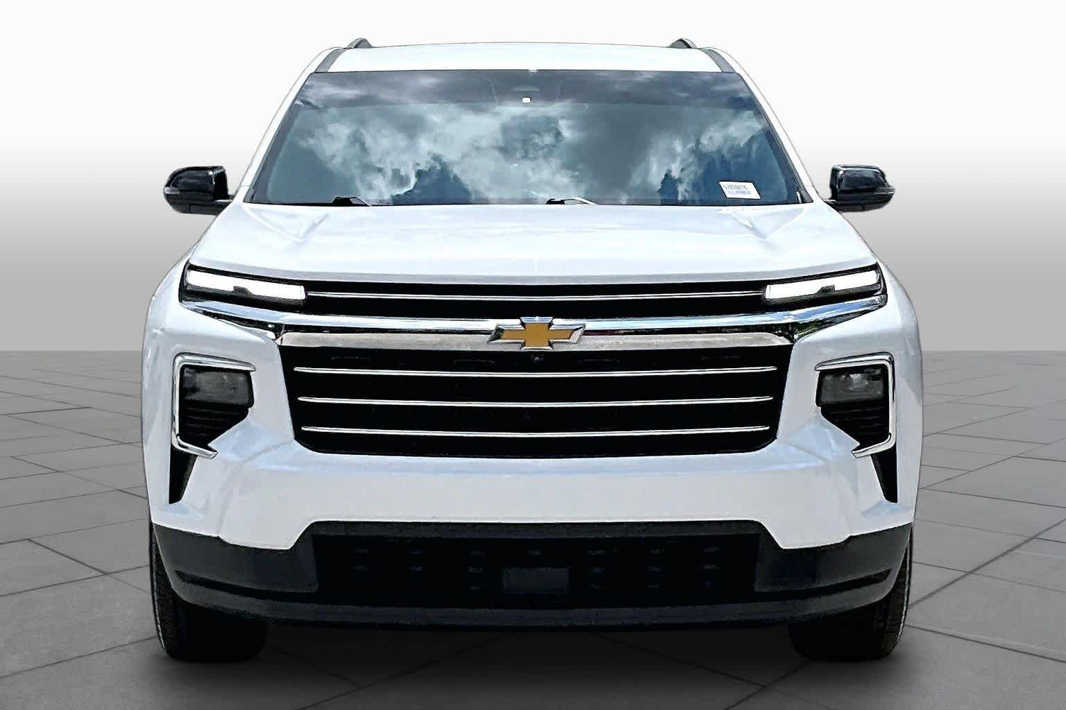 Used 2025 Chevrolet Traverse LT w/ Driver Confidence Package FWD image 4