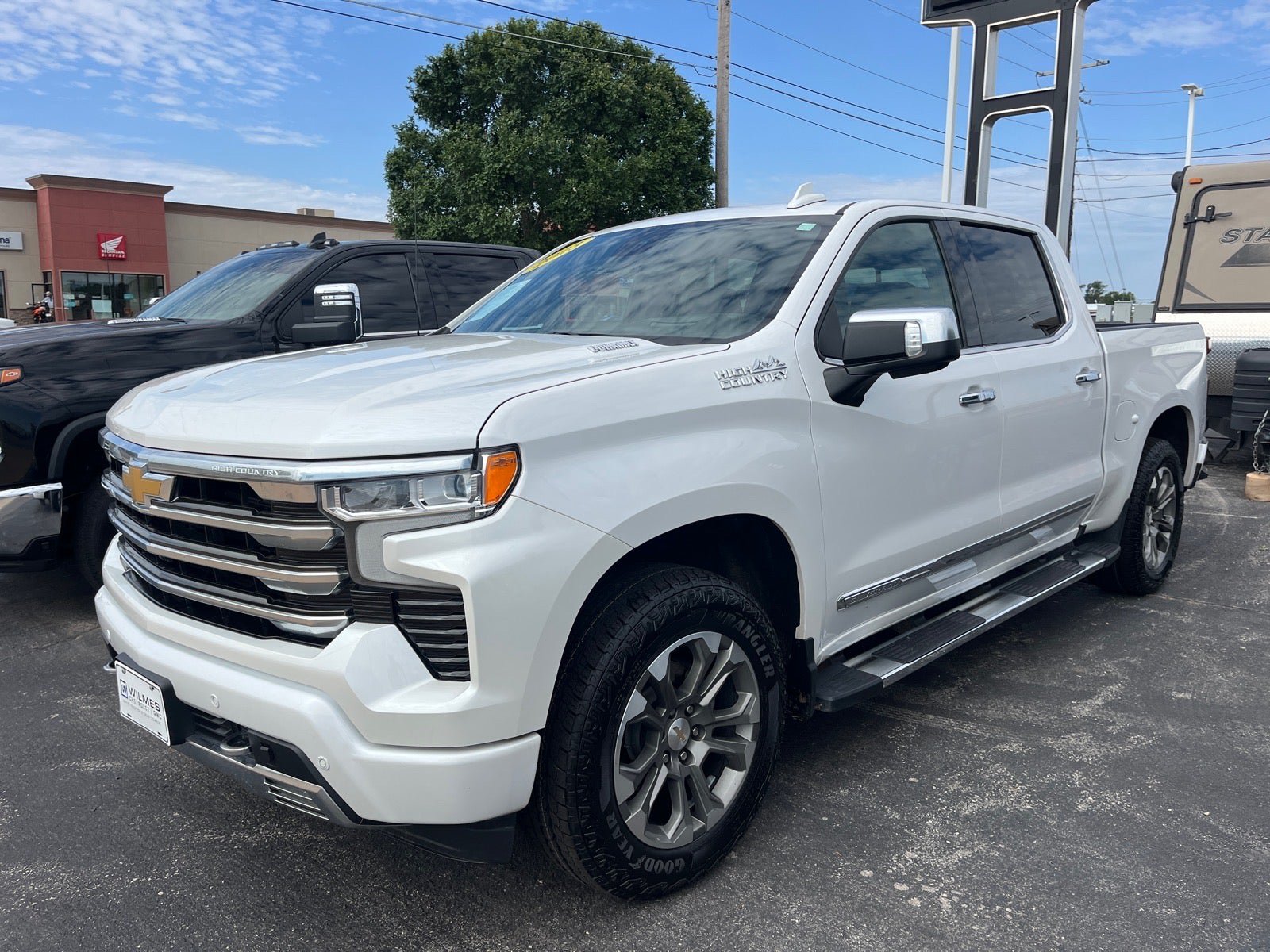 Used 2023 Chevrolet Silverado 1500 High Country w/ Technology Package AWD/4WD image 1