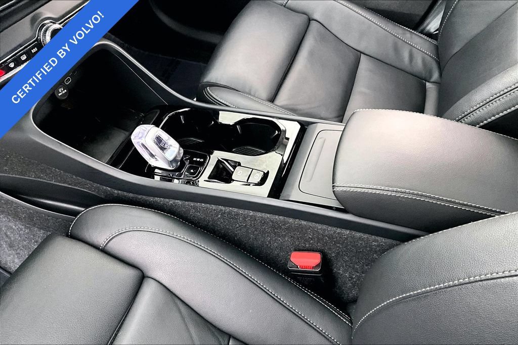 Certified 2025 Volvo XC40 B5 Plus AWD/4WD image 18