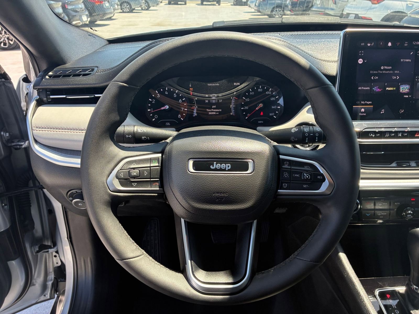Used 2025 Jeep Compass Limited AWD/4WD image 29