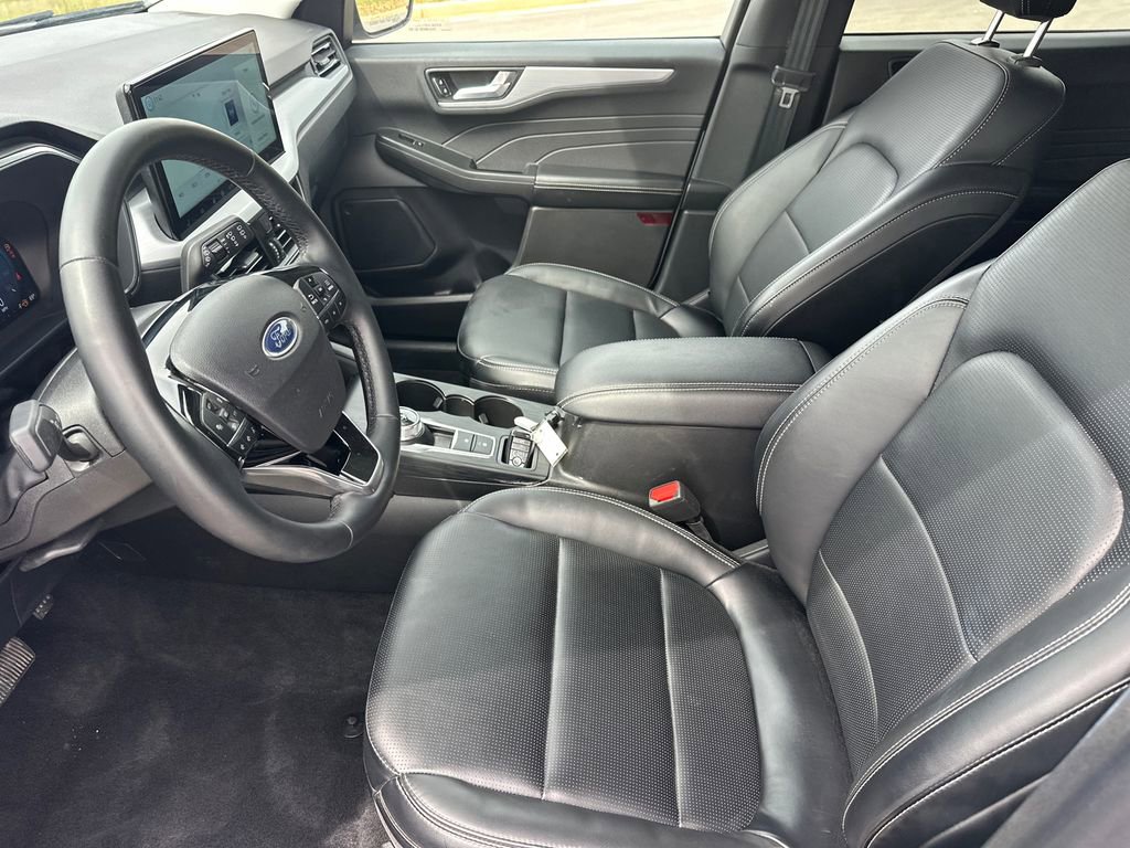Used 2025 Ford Escape Platinum AWD/4WD image 9