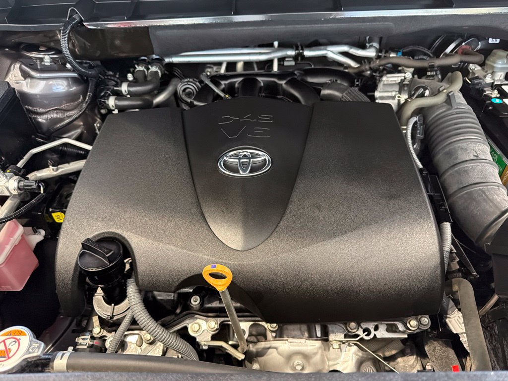 Certified 2021 Toyota Highlander XSE FWD image 37