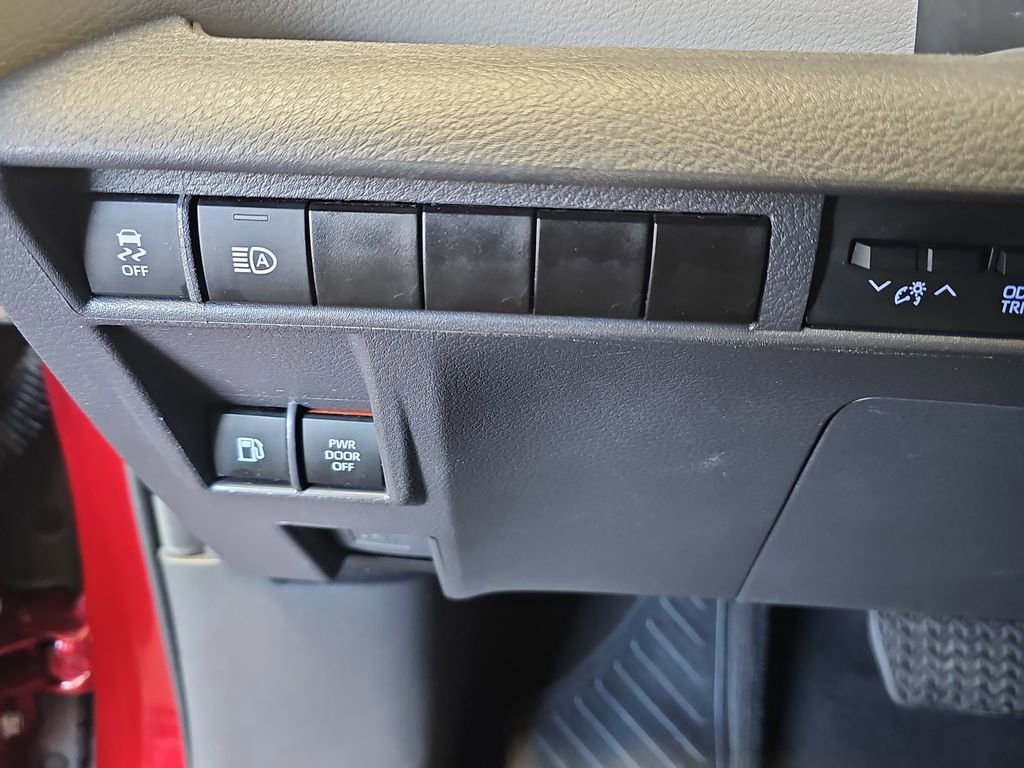 Used 2024 Toyota Sienna LE image 23