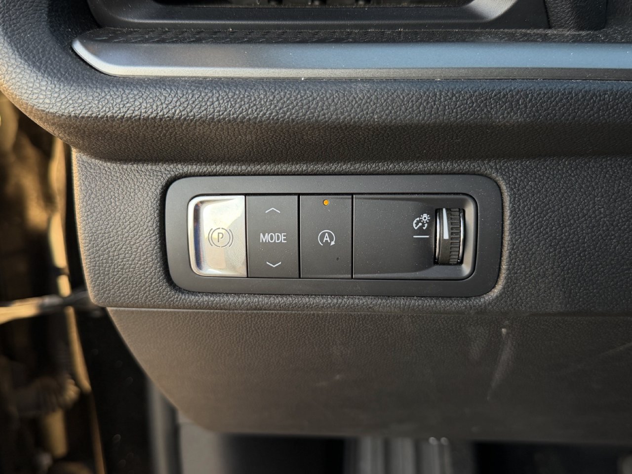 Used 2025 Chevrolet Traverse LT FWD image 20