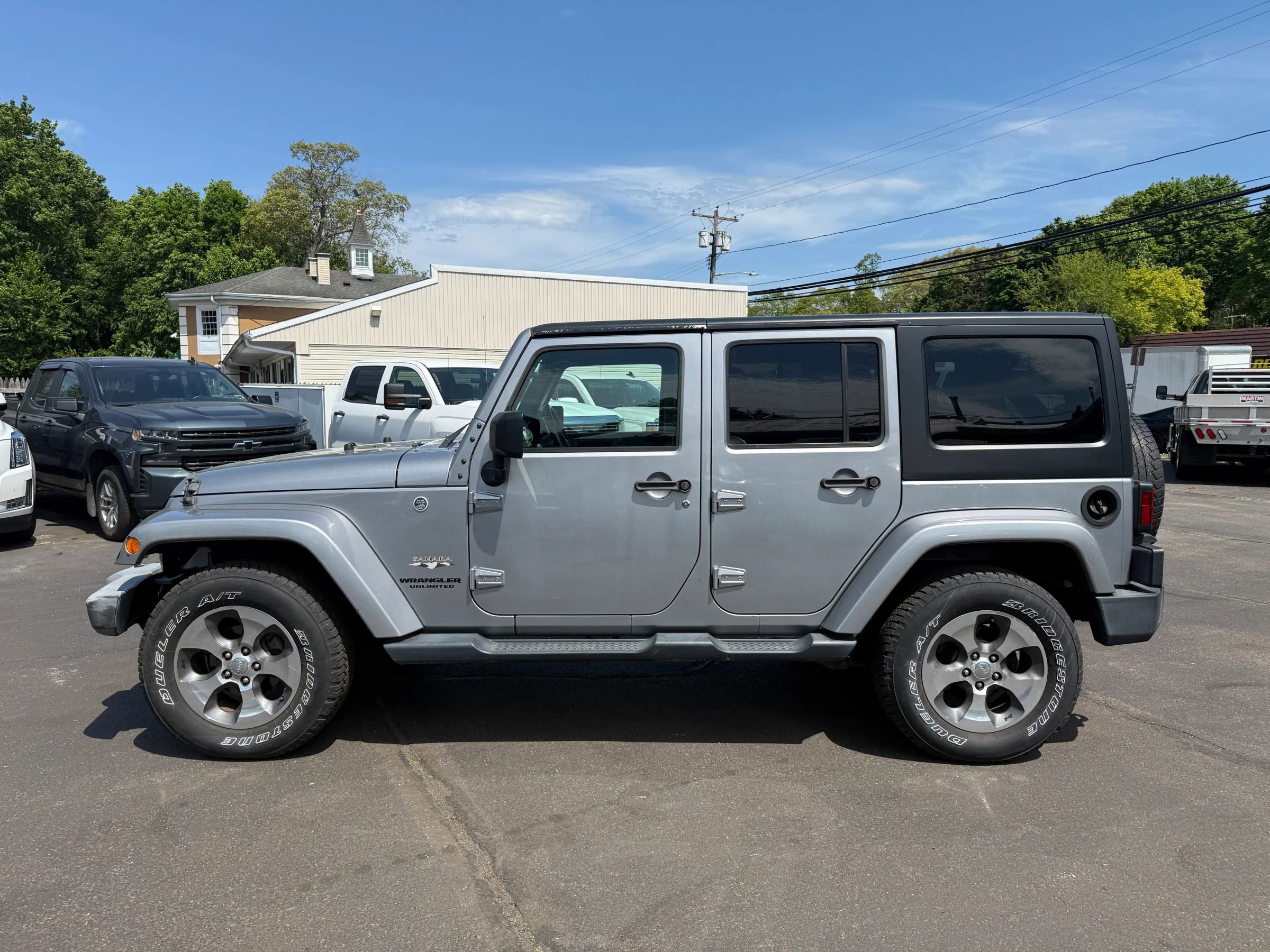 Used 2017 Jeep Wrangler Unlimited Sahara w/ Connectivity Group AWD/4WD image 7