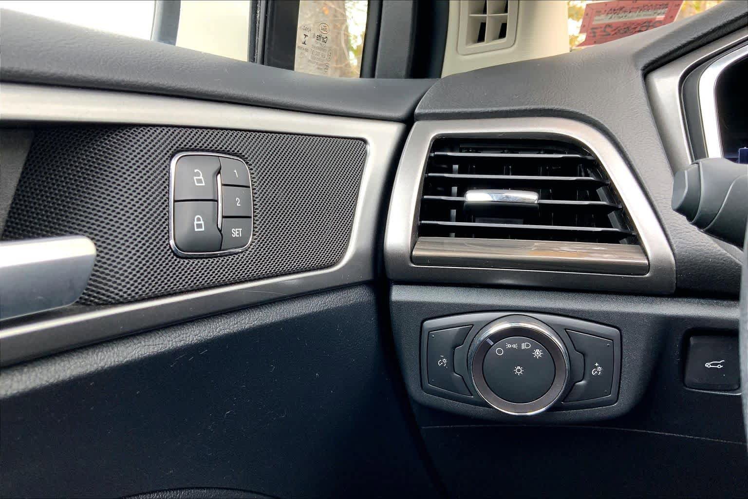 Used 2020 Ford Fusion SEL FWD image 34