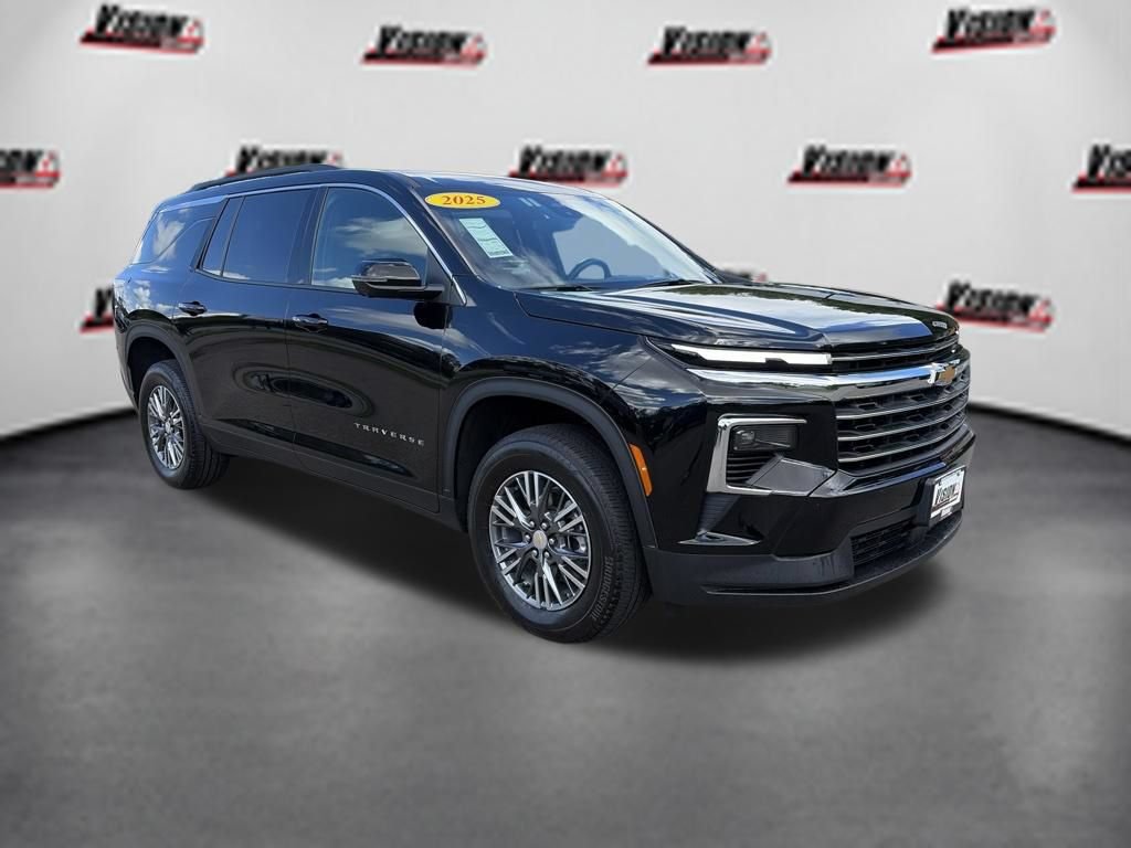 Used 2025 Chevrolet Traverse LT w/ Driver Confidence Package AWD/4WD image 3