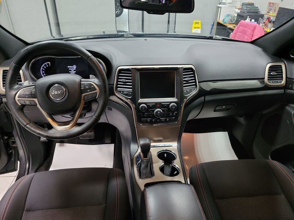 Used 2016 Jeep Grand Cherokee Laredo 75th Anniversary AWD/4WD image 3