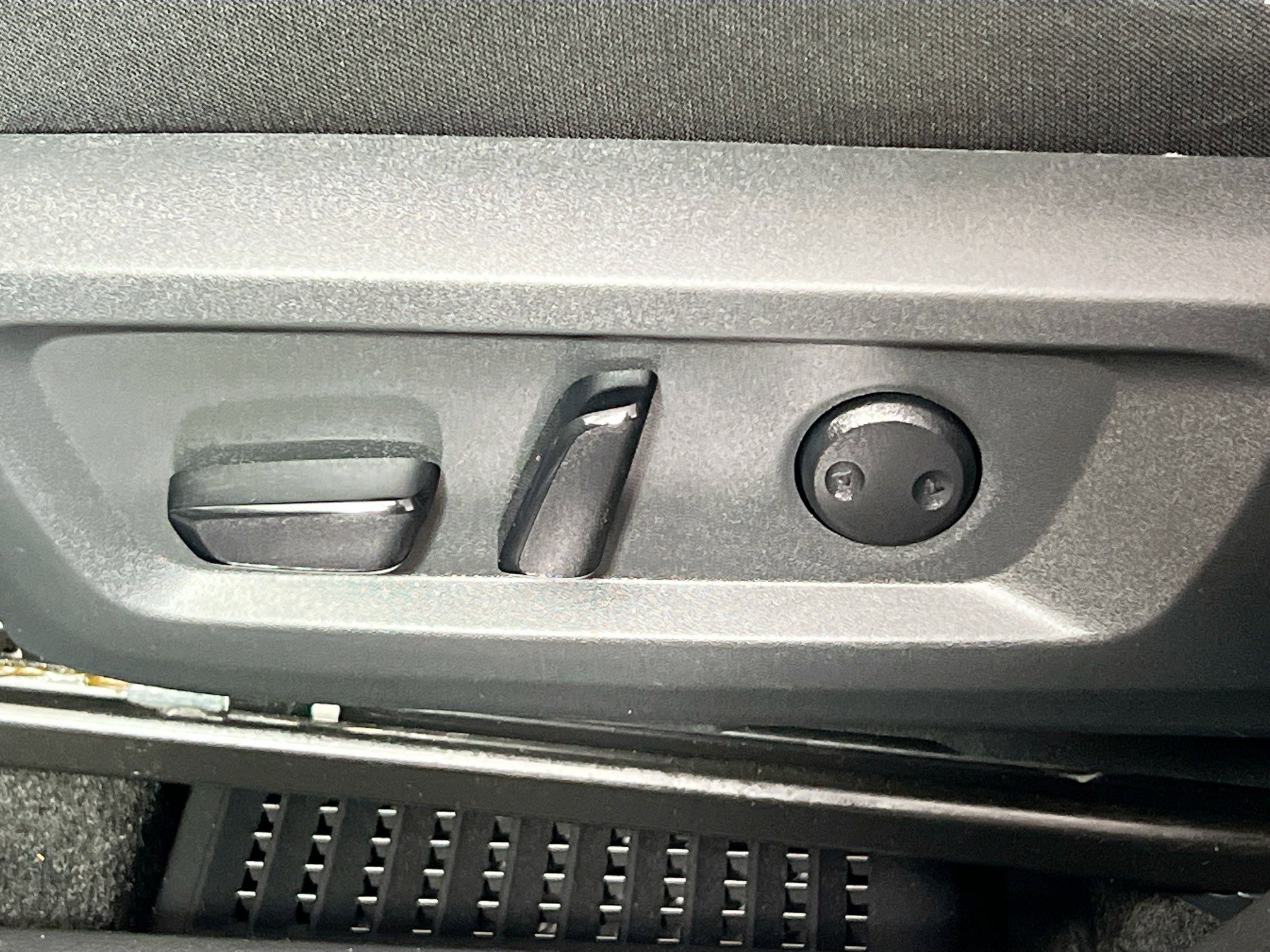 Used 2023 Nissan Rogue SV FWD image 15