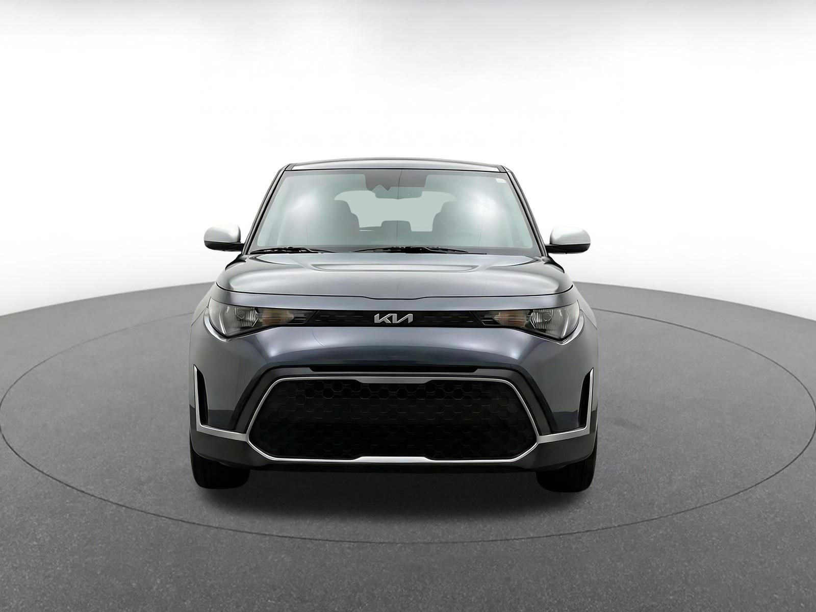 Used 2025 Kia Soul LX w/ LX Technology Package FWD image 2
