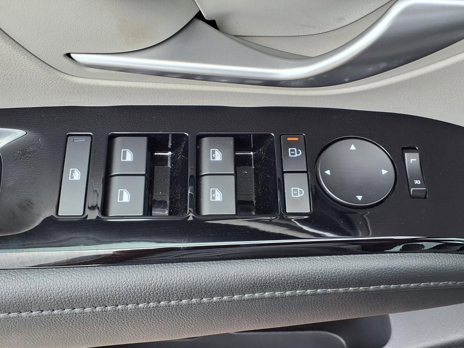 Used 2025 Hyundai Tucson Limited FWD image 12