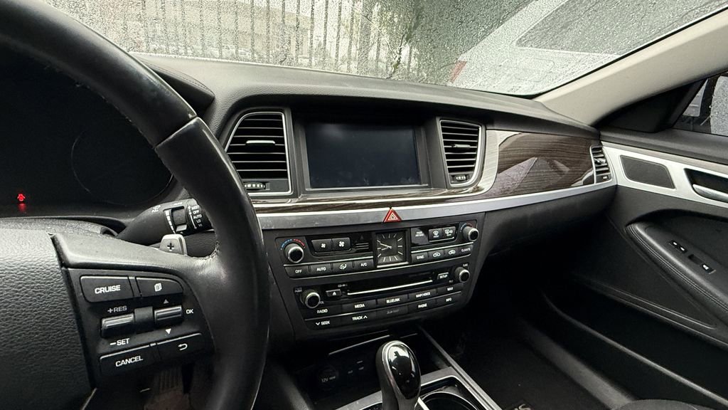 Used 2015 Hyundai Genesis 3.8 AWD/4WD image 4