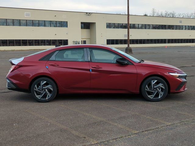 New 2025 Hyundai Elantra SEL image 3