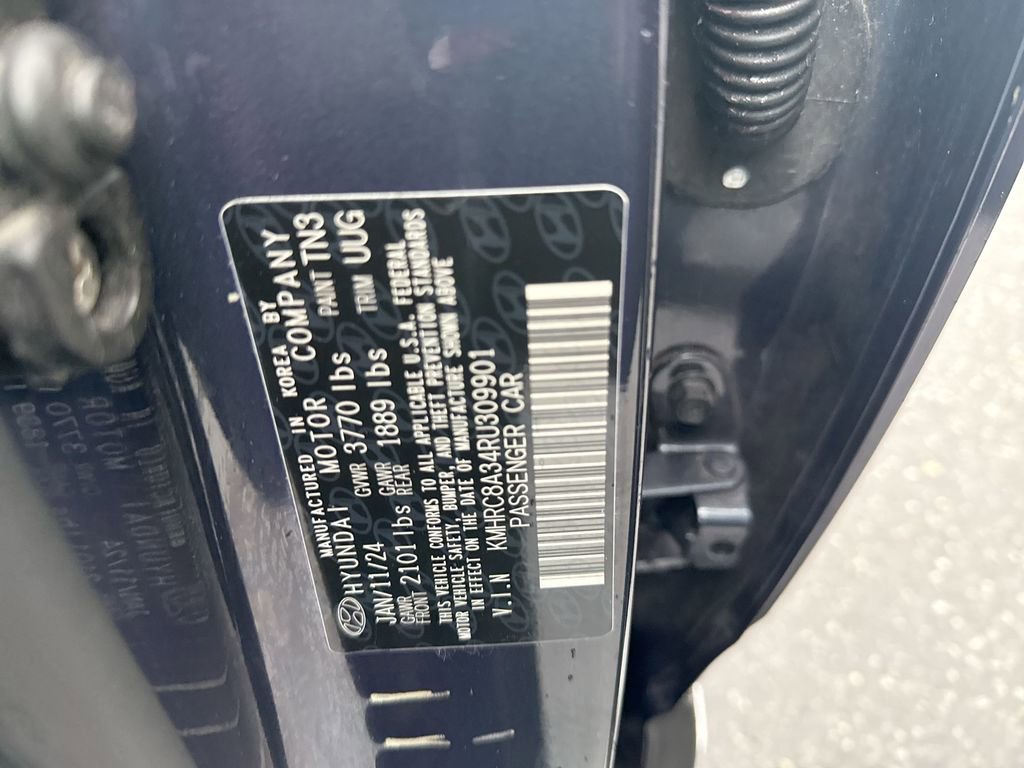 Used 2024 Hyundai Venue Limited image 25