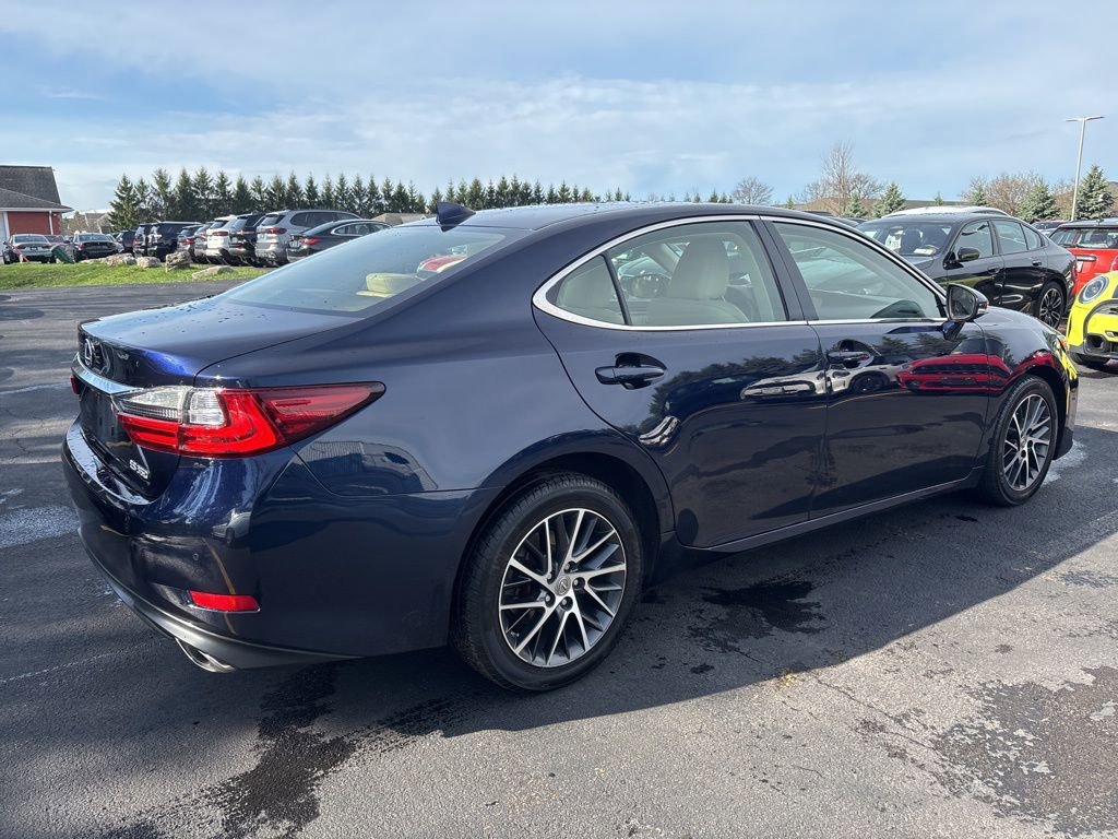 Used 2016 Lexus ES 350 w/ Luxury Package w/Wood Trim image 4
