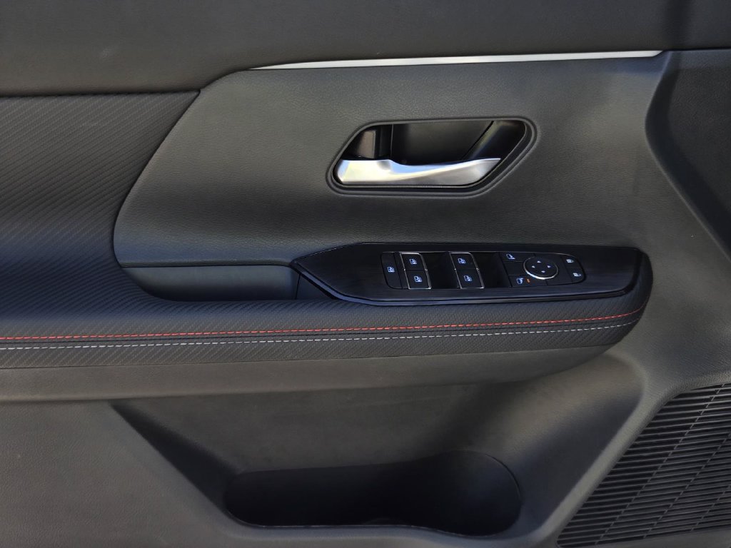New 2026 Nissan Kicks SR w/ SR Premium Package FWD image 17