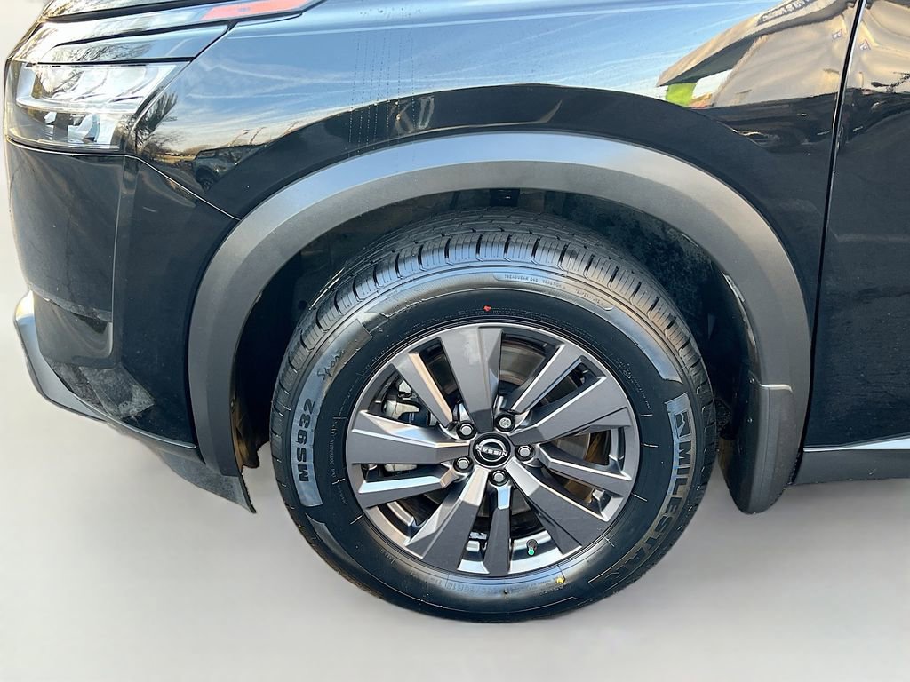 Used 2022 Nissan Pathfinder SV w/ SV Black Package image 29