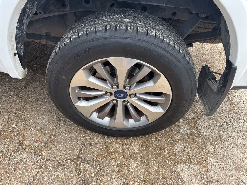 Used 2019 Ford F150 Lariat w/ Equipment Group 502A Luxury AWD/4WD image 9